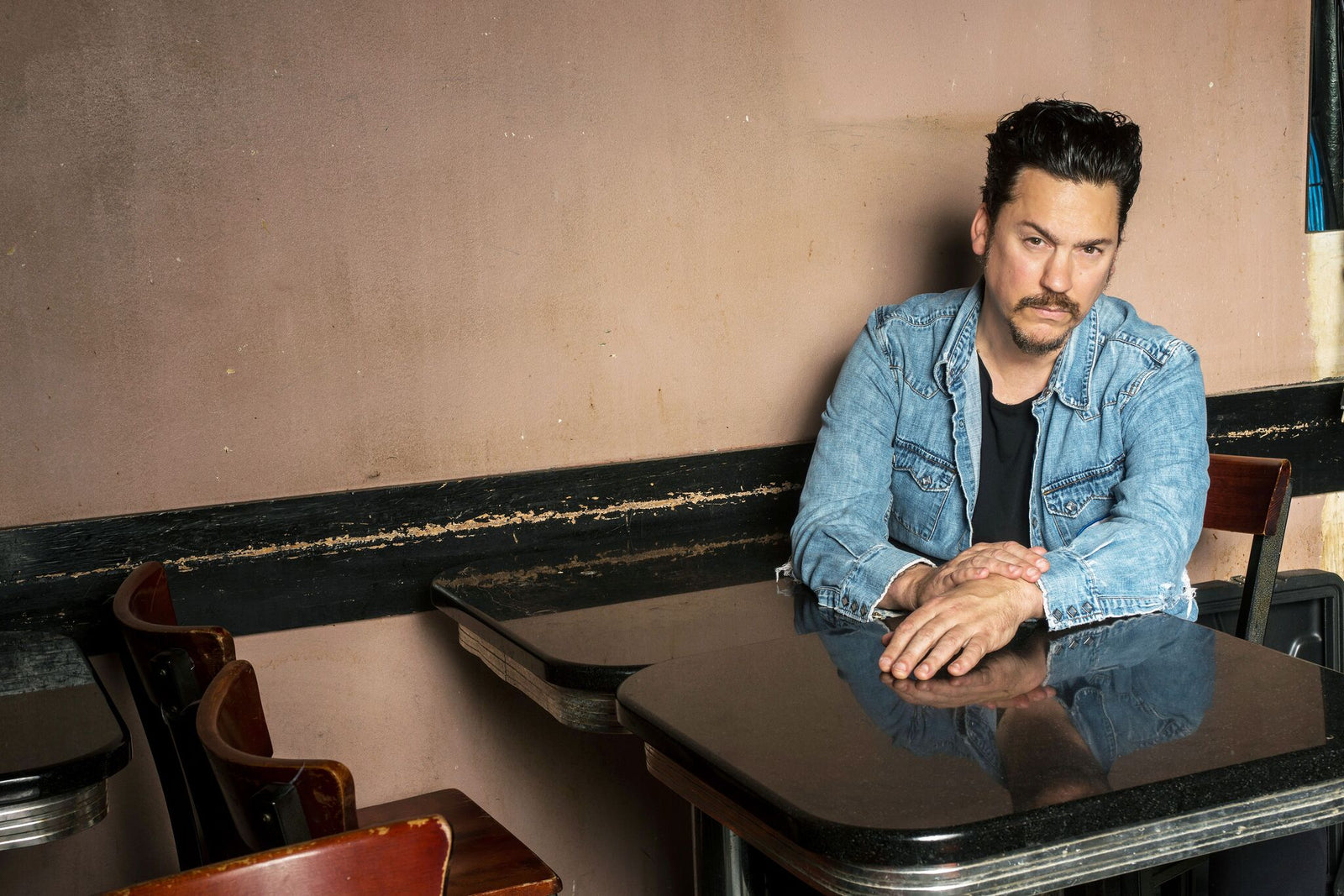 Jesse Dayton Premieres "Hurtin' Behind the Pine Curtain" at Guitar World / Announces Pre-Order Start
